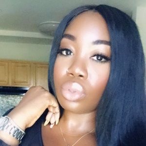 Meet your Posher, Latisha